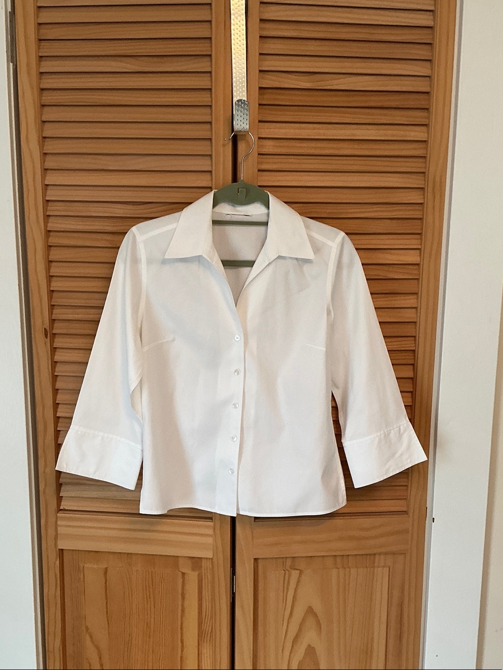 Women's White Button-Front Collared Blouse